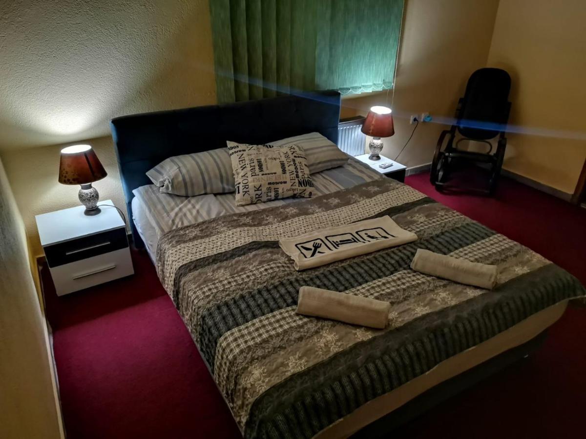 Apartman Nik-Rom Bosanska Gradiska Esterno foto